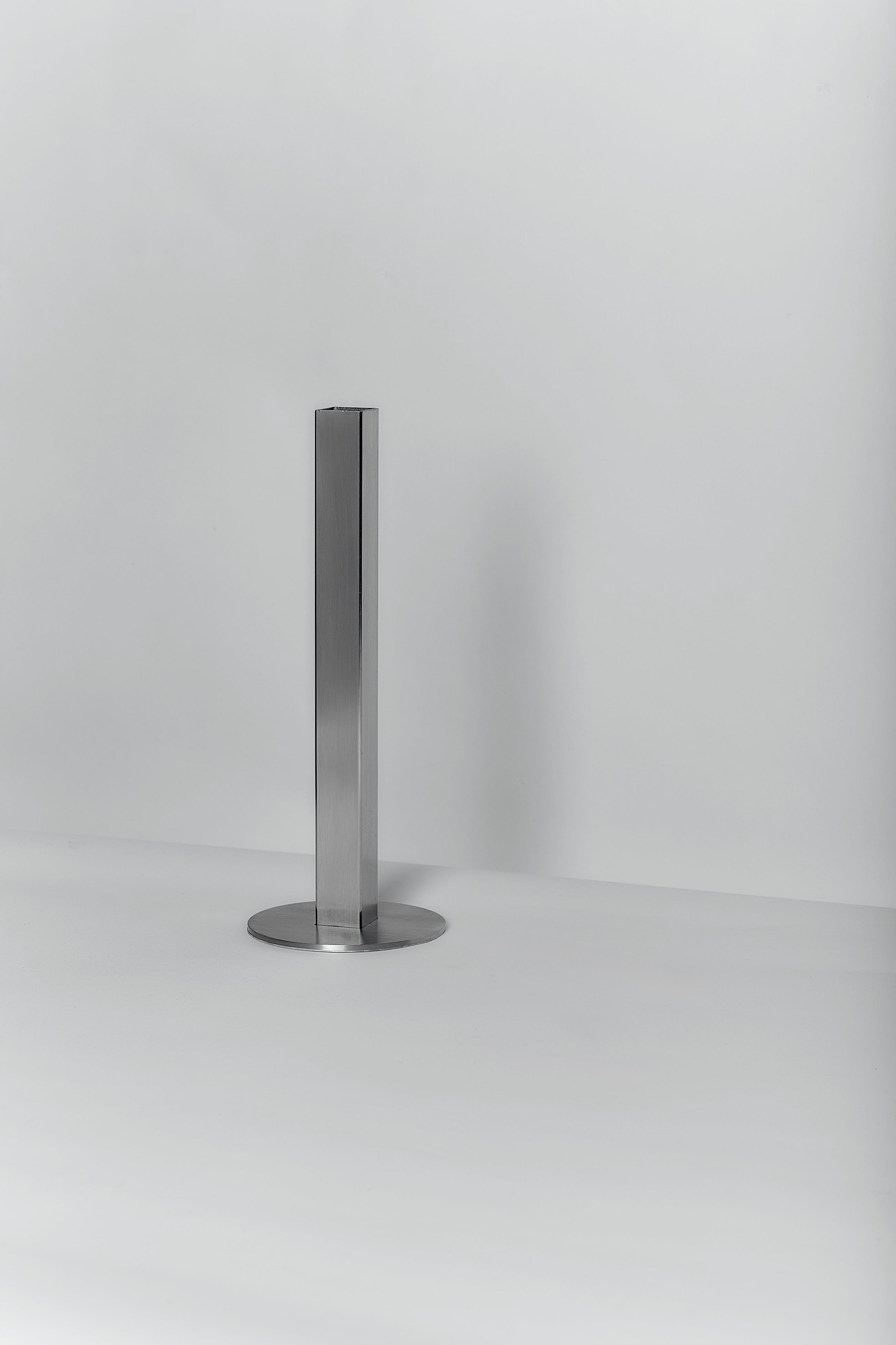 ROUND SQUARED  FLOWER VASE