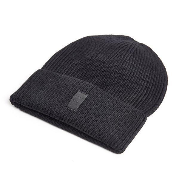 Our ribbed beanie is made out of 100% warm bamboo. It is made out of a coarse-knitted construction with turned-up brim and a woven UY label on the hem. It's the perfect accessory for cold winter days.